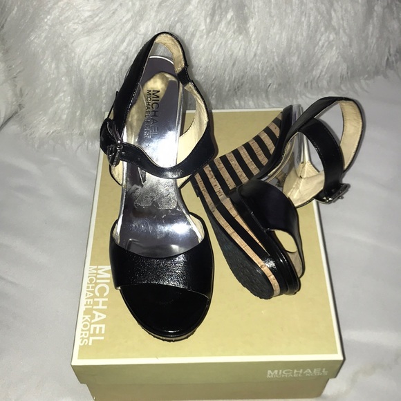 GORGEOUS MK WEDGES ✨🖤 - Picture 8 of 8